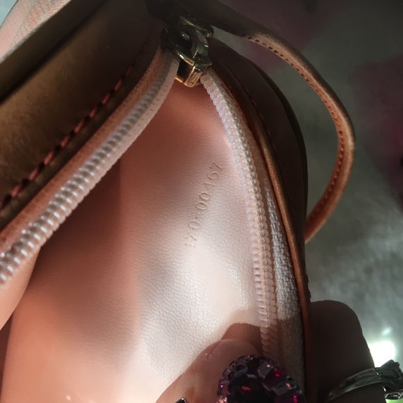 Fendi tie dye crossbody! In great condition - Picture 5 of 8